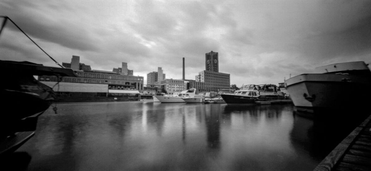 In the age of computational photography, mirrorless cameras, and massive full-frame sensors, every detail feels meticulously sharpened and controlled by a sophisticated technology. So it can feel incredibly refreshing—almost rebellious—to slow down and embrace the raw, unfiltered imperfections of film. For the modern traveler looking to inject a truly unique, artistic flair into their visual journey, one camera perfectly embodies this philosophy: the HOLGA Pinhole 120WPC.