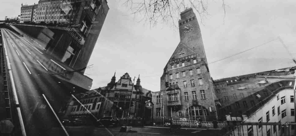 In the age of computational photography, mirrorless cameras, and massive full-frame sensors, every detail feels meticulously sharpened and controlled by a sophisticated technology. So it can feel incredibly refreshing—almost rebellious—to slow down and embrace the raw, unfiltered imperfections of film. For the modern traveler looking to inject a truly unique, artistic flair into their visual journey, one camera perfectly embodies this philosophy: the HOLGA Pinhole 120WPC.