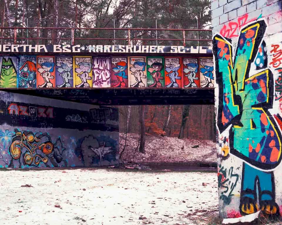 In the world of analog photography, there aren’t that many cameras that command as much presence, in both the physical and creative ways, as the Mamiya RZ67. If you are a photographer who prioritizes image quality over everything else, this camera is the legend you have been looking for.