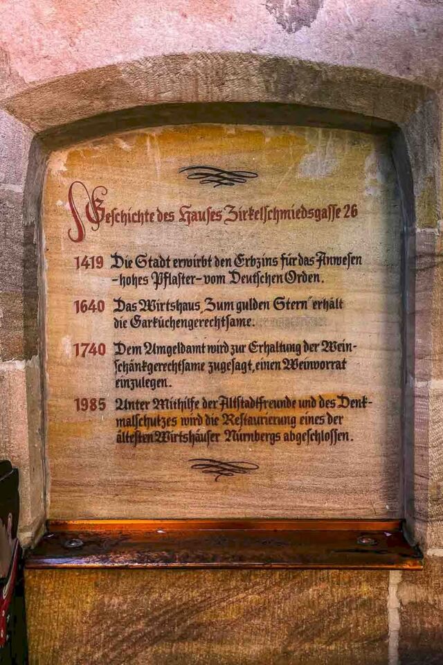 If you are looking for the ultimate authentic experience in Nuremberg, a visit to Zum Gulden Stern is mandatory. This restaurant with low ceilings and a medieval atmosphere has been operating since 1419. This isn’t just a restaurant; this is the oldest historical bratwurst kitchen in the world that still exists in its original location.