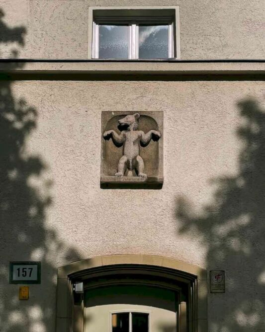 Whenever tourists think about Berlin architecture, I believe they picture two things in their minds: the modern glass buildings around Potsdamer Platz and the Prussian palaces and boulevards. But there is a massive residential complex in Berlin-Schöneberg that can tell a much more complicated story. If you are interested in history and architecture as much as I am, you shouldn’t miss the Grazer Damm housing estate. This is not a normal residential complex; this is what Nazi Germany thought about urban planning.