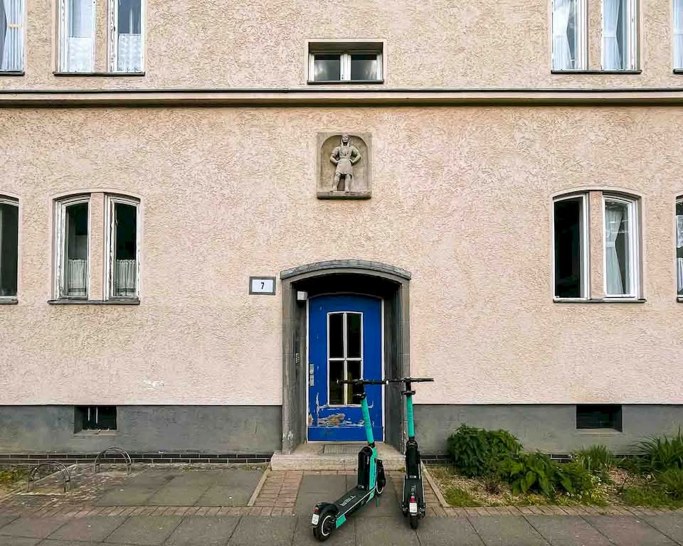 Whenever tourists think about Berlin architecture, I believe they picture two things in their minds: the modern glass buildings around Potsdamer Platz and the Prussian palaces and boulevards. But there is a massive residential complex in Berlin-Schöneberg that can tell a much more complicated story. If you are interested in history and architecture as much as I am, you shouldn’t miss the Grazer Damm housing estate. This is not a normal residential complex; this is what Nazi Germany thought about urban planning.