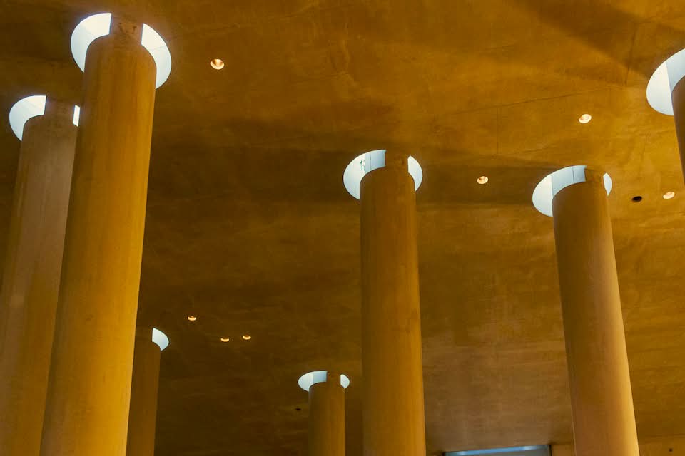 Krematorium Baumschulenweg was designed by Axel Schultes and Charlotte Frank, who also worked on the Berlin Chancellery. What they created feels less like a building and more like a sensory experience. While I was there, this was one of the many things that came to mind.