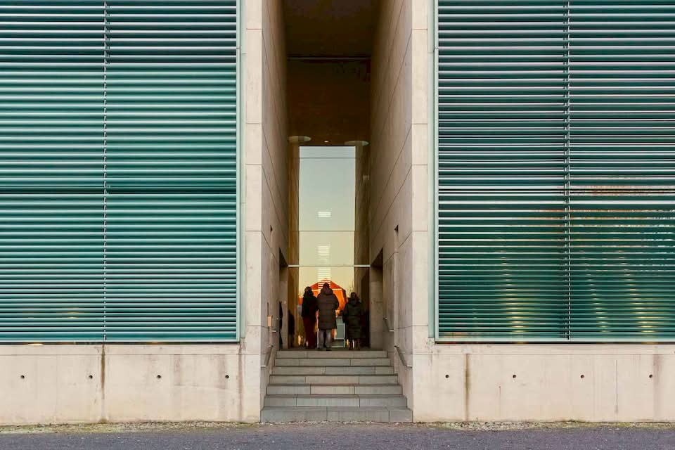 Krematorium Baumschulenweg was designed by Axel Schultes and Charlotte Frank, who also worked on the Berlin Chancellery. What they created feels less like a building and more like a sensory experience. While I was there, this was one of the many things that came to mind.