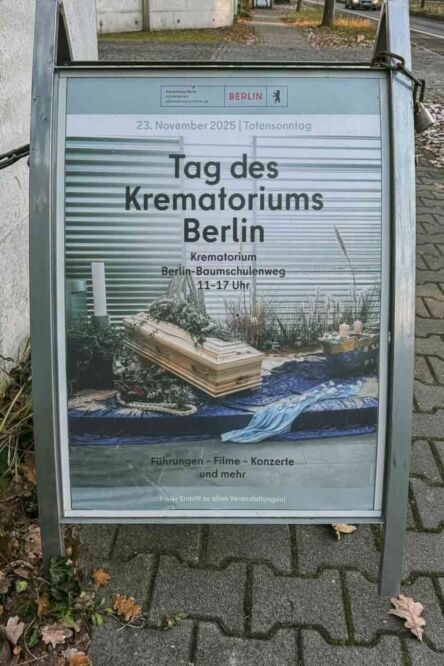 Krematorium Baumschulenweg was designed by Axel Schultes and Charlotte Frank, who also worked on the Berlin Chancellery. What they created feels less like a building and more like a sensory experience. While I was there, this was one of the many things that came to mind.