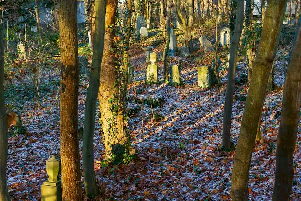 Krematorium Baumschulenweg was designed by Axel Schultes and Charlotte Frank, who also worked on the Berlin Chancellery. What they created feels less like a building and more like a sensory experience. While I was there, this was one of the many things that came to mind.