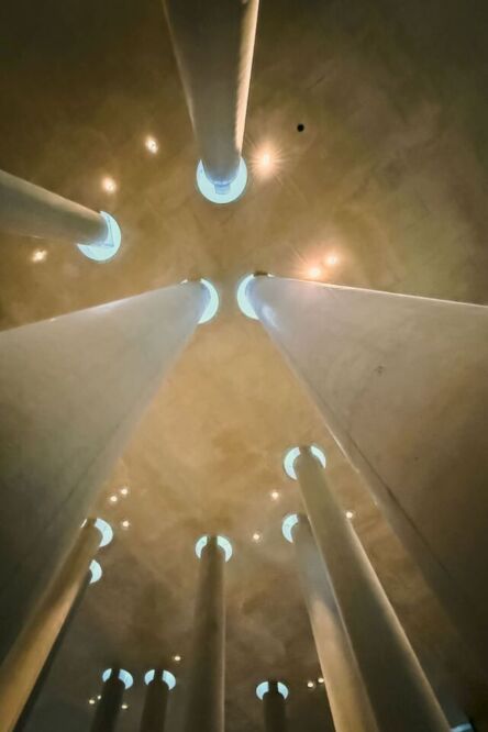 Krematorium Baumschulenweg was designed by Axel Schultes and Charlotte Frank, who also worked on the Berlin Chancellery. What they created feels less like a building and more like a sensory experience. While I was there, this was one of the many things that came to mind.