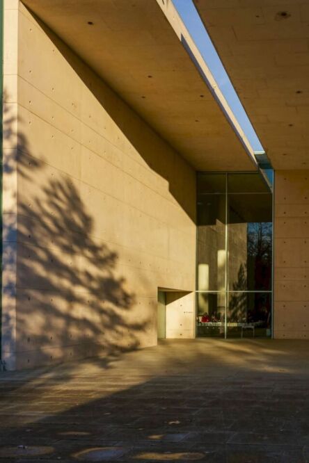 Krematorium Baumschulenweg was designed by Axel Schultes and Charlotte Frank, who also worked on the Berlin Chancellery. What they created feels less like a building and more like a sensory experience. While I was there, this was one of the many things that came to mind.