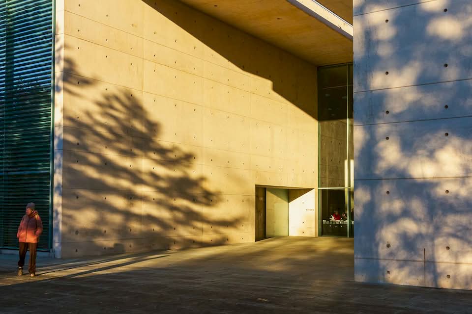 Krematorium Baumschulenweg was designed by Axel Schultes and Charlotte Frank, who also worked on the Berlin Chancellery. What they created feels less like a building and more like a sensory experience. While I was there, this was one of the many things that came to mind.