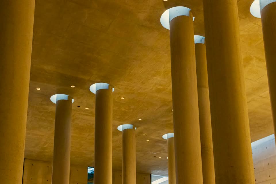 Krematorium Baumschulenweg was designed by Axel Schultes and Charlotte Frank, who also worked on the Berlin Chancellery. What they created feels less like a building and more like a sensory experience. While I was there, this was one of the many things that came to mind.