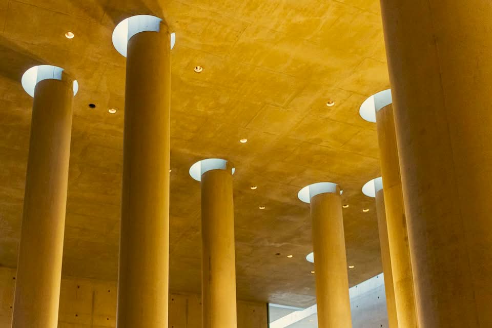 Krematorium Baumschulenweg was designed by Axel Schultes and Charlotte Frank, who also worked on the Berlin Chancellery. What they created feels less like a building and more like a sensory experience. While I was there, this was one of the many things that came to mind.