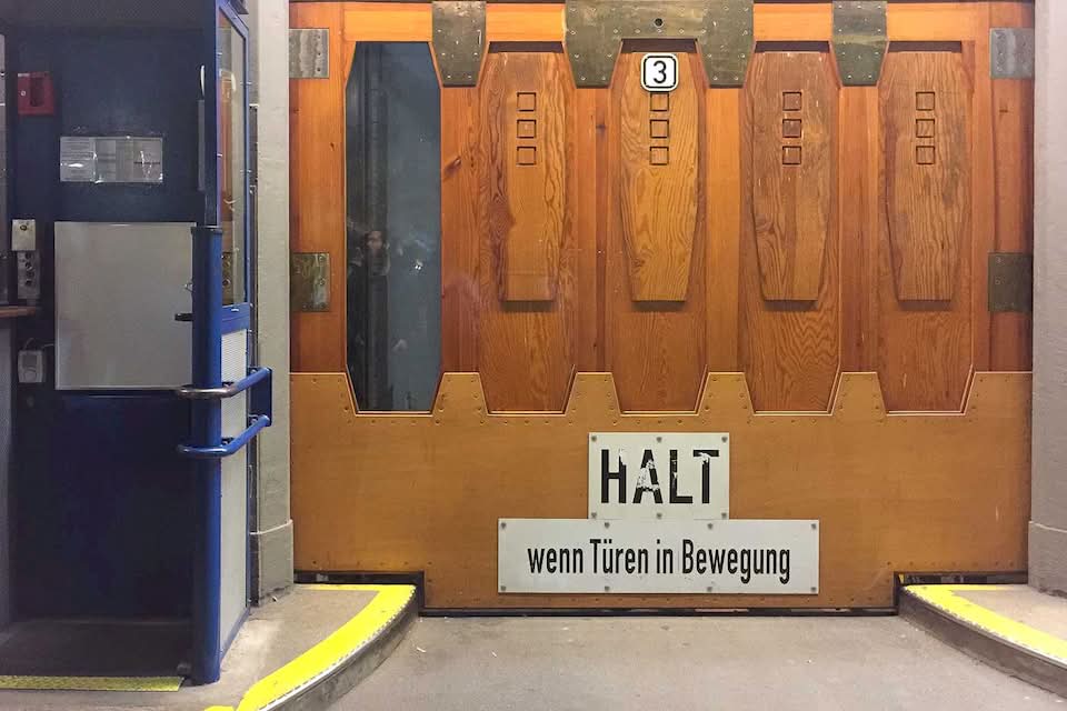 Opened to the public in 1911, the St. Pauli Elbe Tunnel bridges the gap between the industrial needs of Hamburg and architectural beauty. This tunnel is more than 400 meters in width and was designed to allow dockworkers to go from the southern banks of the Elbe River directly to the shipyards.