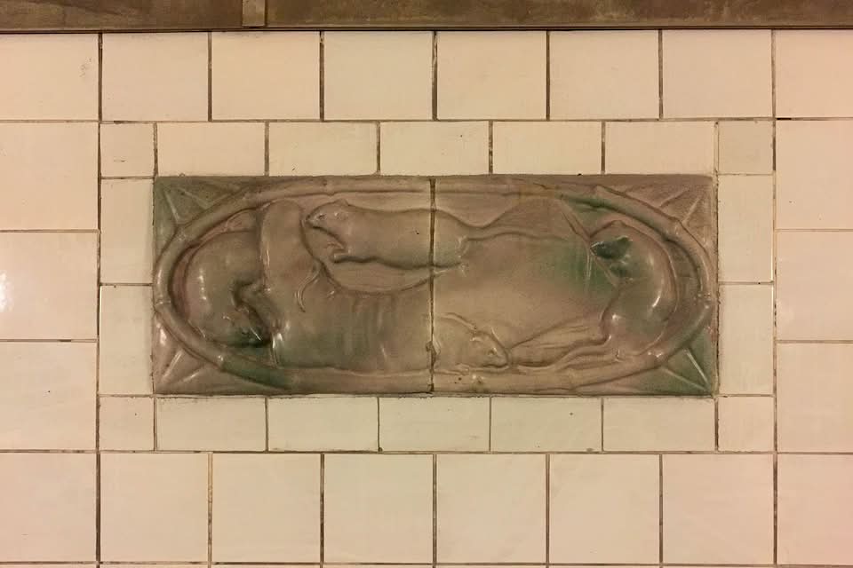 Opened to the public in 1911, the St. Pauli Elbe Tunnel bridges the gap between the industrial needs of Hamburg and architectural beauty. This tunnel is more than 400 meters in width and was designed to allow dockworkers to go from the southern banks of the Elbe River directly to the shipyards.