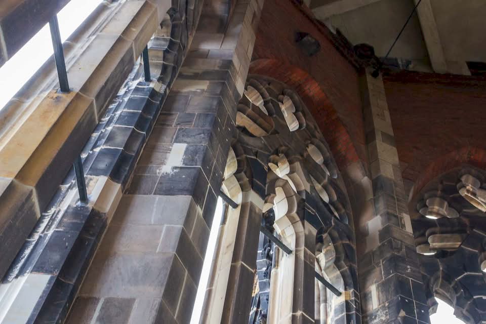 Once it was one of the tallest buildings in the world, but today it stands as a memorial. This is St. Nicholas’ Church. Unlike some urban structures that were rebuilt after the Second World War, this church remains in ruins. The blackened spire that rises to the sky is a reminder of the damage that Operation Gomorrah did in 1943.
