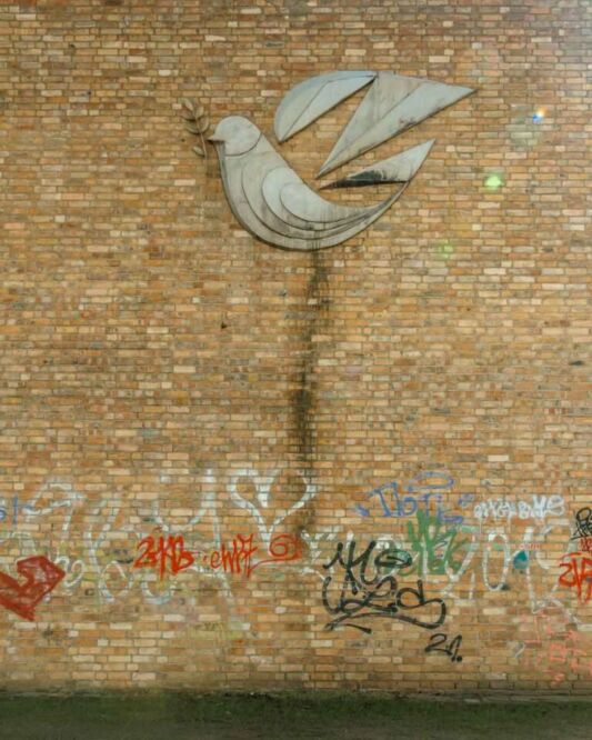 Even though the Eisenhüttenstadt murals are a bright feature of the city today, its roots go back to a time when borders changed and people came from Slavic countries. They were part of the final layer of this ideological construction. When you pass by a mosaic of a cosmonaut or a happy family on the side of a building, you are not enjoying pure art. They were placed there to help mend the wounds caused by the border changes, wars, and uprootings