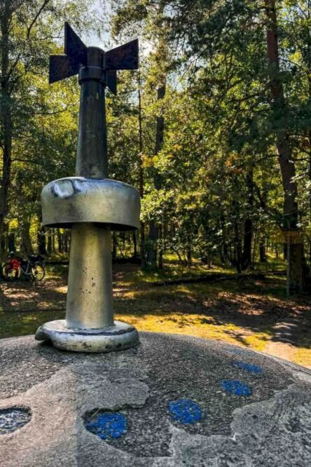 You may be skeptical like me or believe in aliens, but there is one thing we can all agree on: this strange landmark gives us a look into the mind of one of Sweden's strangest businessmen. It’s a fascinating story that connects local history with folklore.
