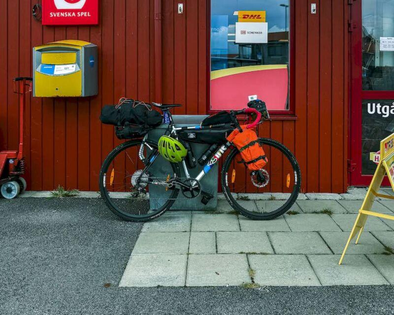 When it comes to multi-day cycling adventures, your choice of essential bikepacking gear can mean the difference between a smooth journey and a miserable long day. Bikepacking gives you more freedom than you ever thought possible. You can see beautiful scenery, ride on rough gravel paths, and enjoy the open road in ways you never have before. But getting your setup just right is the most important thing for enjoying the ride. At least for me.