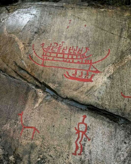 At least I managed to find my focus on time to stop and go take pictures of the fantastic Rock Carvings in Tanum. This group of petroglyphs is so wonderful that UNESCO named it a World Heritage Site in 1994. Within the World Heritage Area, approximately 600 panels contain thousands of images known as the Tanum petroglyphs. The ones you can see here are from the area near the Vitlycke Museum, and they made my entire day cycling in the rain so much better.