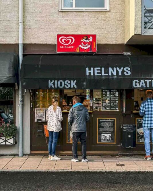 Based on what I saw on Google Maps, I decided to go to the Helnys kiosk och gatukök AB and try their meatballs. I talked to the people there, and they shared that their burgers are famous around the area, and I decided to get them too. I was starving, and this was one of the best meals of the entire trip.