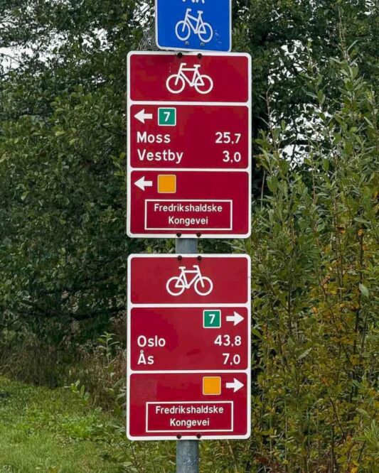 It was challenging to find a position to sleep in during the night; I was too excited and anxious to be able to rest. When it started getting bright outside my window, I decided it was time to get ready and packed the bike for my last day cycling to Oslo.