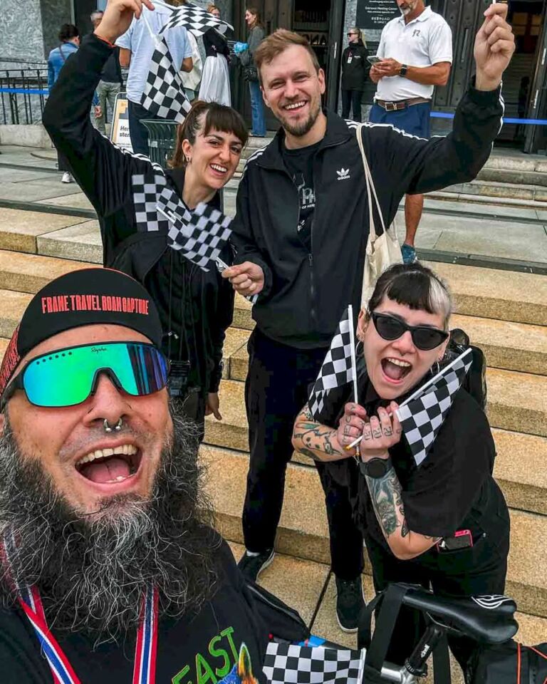 With each kilometer, I got more excited. When I spotted the Oslo Town Hall, it almost didn’t feel real. When I saw Camila, Rodrigo, and Elissa waving their arms at me, it hit me that I was about to end my bike ride. They had some of those black and white flags that you see in car races, and I was so happy to share that moment with them.