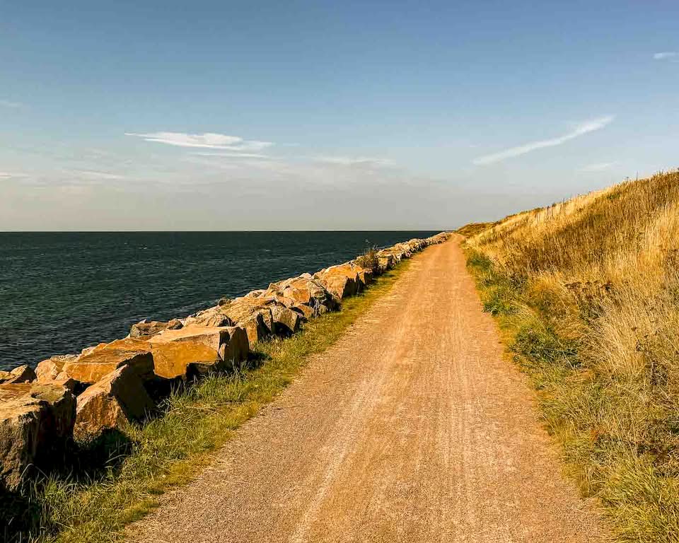 The coast between Helsingborg and Ängelholm was almost perfect for cycling. I stopped a few times to take pictures of some defensive structures on the coast that were put in place during the Second World War. In a few places, the wind was a bit more than I wanted, but it didn’t bother me much.