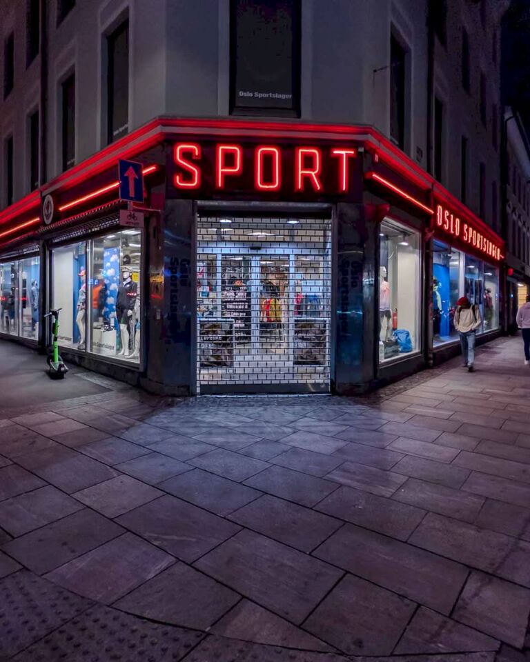 After several kilometers cycling to Oslo and many more walking around town, we had reindeer kebab for dinner and called it a night after having some beers at Crow Bar, which felt like the perfect way to end my bike ride from Copenhagen to Oslo. I couldn’t be happier about all this.