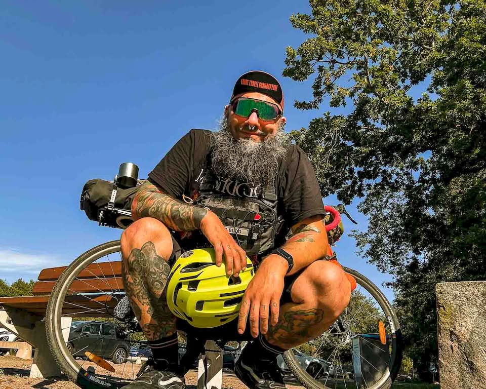 After 103 km on the road, split into two sections, I crossed Ängelholm and arrived at the Strandbyn—Destination Råbocka, where I would spend the night. When I booked this place, I knew that the Råbocka beach would be close by, and that is where I went to relax after so many kilometers. I just locked my bike and went to the water with my bike bibs and my sunglasses. What a fantastic way to end the day.