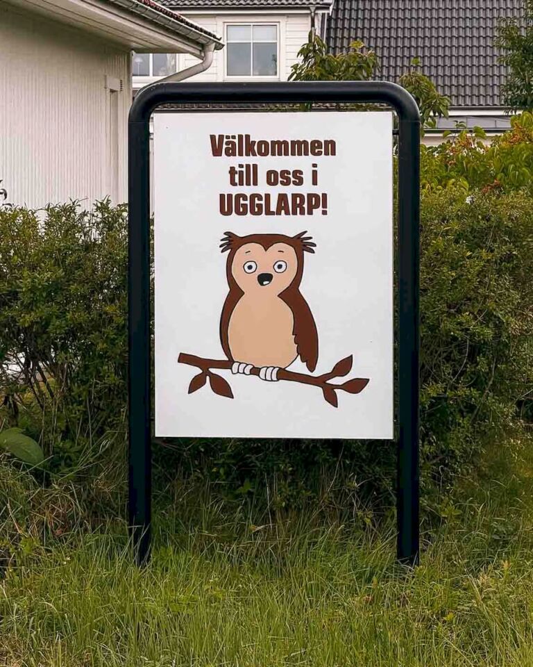 The gray skies made leaving Halmstad a bit boring. Especially because the first few kilometers were inland, but everything got better when the scenery changed with the sea to my left.