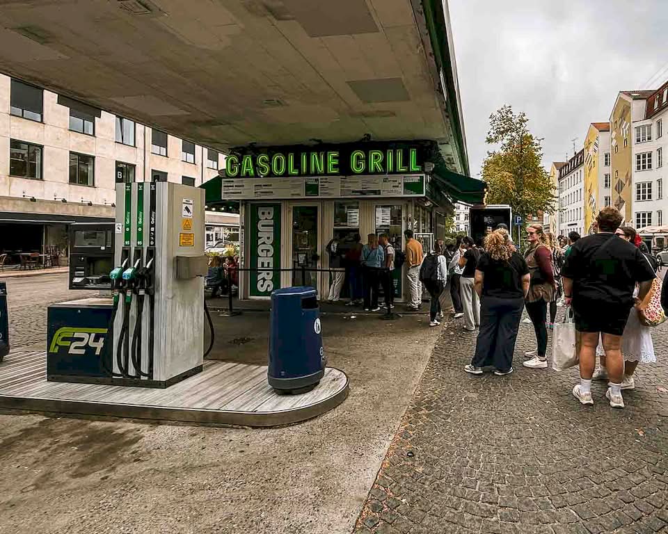 My first day on the road was relaxed. I knew I didn’t want to rush things, and that is why I decided to take a day off in Copenhagen. In the morning, I cycled all the way to the north of the city, around the area where I visited Copenhill before. On the way there, I passed by several cool-looking buildings that I know I will have to get back to see again. But the highlight was how empty the area is and the pictures I took there while killing time before my check-in.