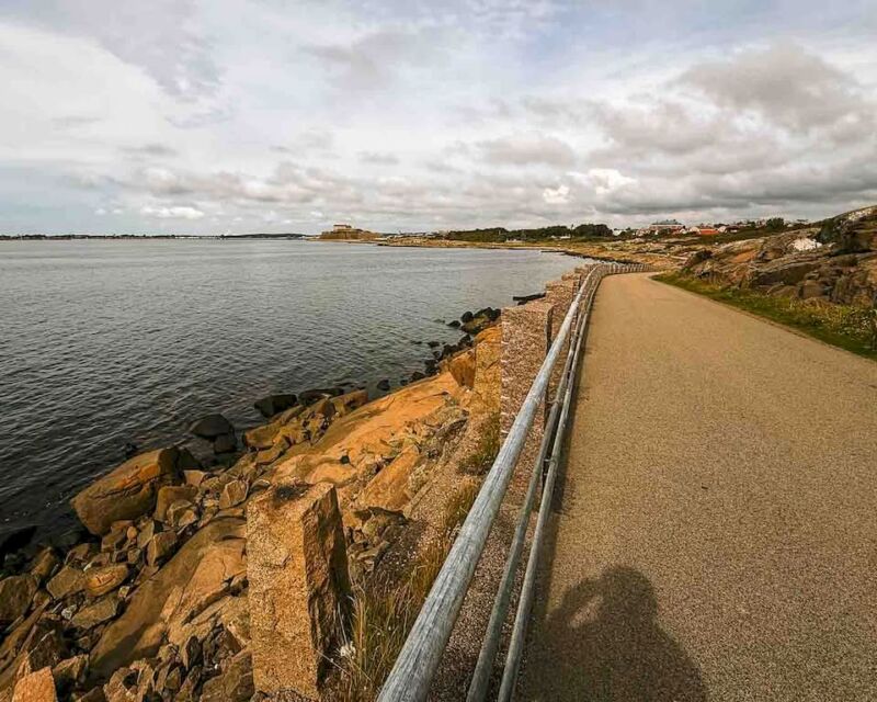 Halfway towards Varberg, my energy levels dropped a bit more than expected, and I decided to stop in a small village after Falkenberg for an ice cream and a short cycling break. I ended up getting an energy drink as well, and it helped me out perfectly.