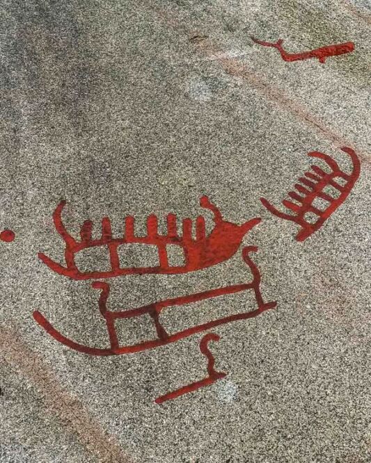 UNESCO added Tanum to the World Heritage List in 1994 to protect its immense concentration of Bronze Age rock art (1700–500 BCE). Although the entire Bohuslän region is replete with petroglyphs, Tanum has the most diverse and dense collection of motifs. Across roughly 41 square kilometers, researchers have identified over 600 individual carving sites—a number that continues to grow as new panels are uncovered.