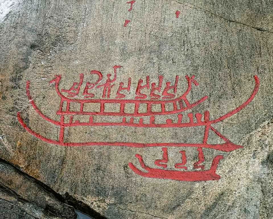 UNESCO added Tanum to the World Heritage List in 1994 to protect its immense concentration of Bronze Age rock art (1700–500 BCE). Although the entire Bohuslän region is replete with petroglyphs, Tanum has the most diverse and dense collection of motifs. Across roughly 41 square kilometers, researchers have identified over 600 individual carving sites—a number that continues to grow as new panels are uncovered.