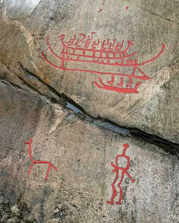 UNESCO added Tanum to the World Heritage List in 1994 to protect its immense concentration of Bronze Age rock art (1700–500 BCE). Although the entire Bohuslän region is replete with petroglyphs, Tanum has the most diverse and dense collection of motifs. Across roughly 41 square kilometers, researchers have identified over 600 individual carving sites—a number that continues to grow as new panels are uncovered.