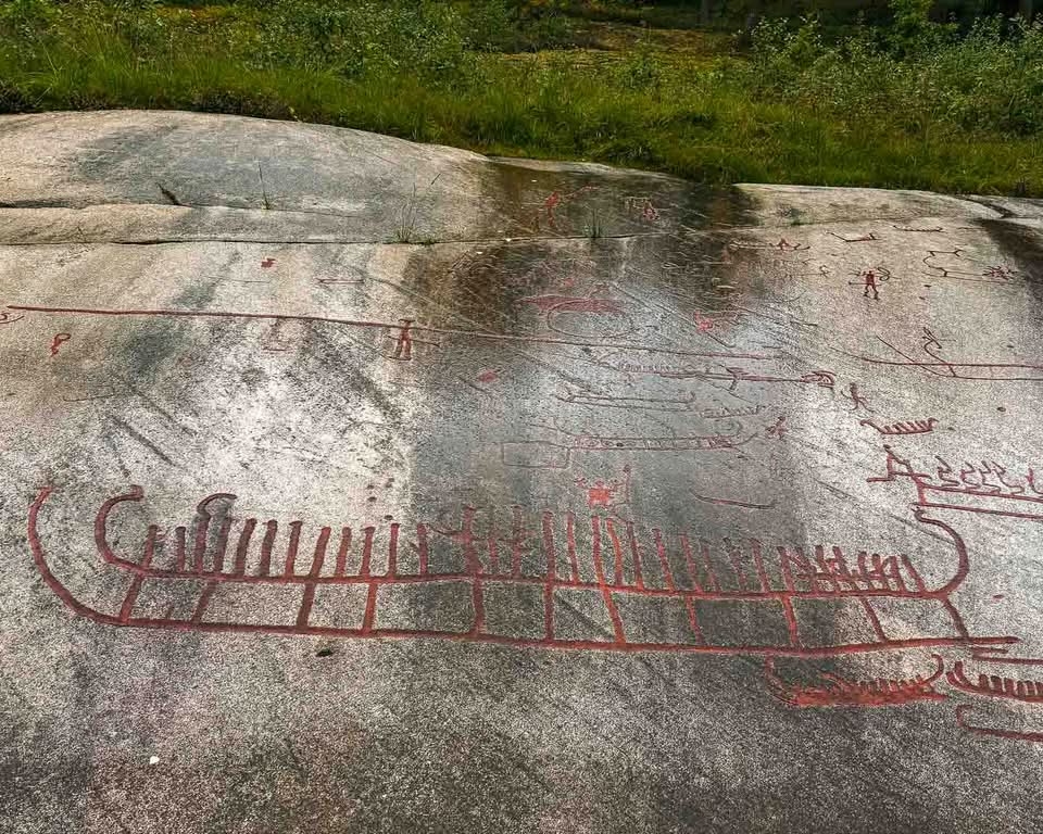 UNESCO added Tanum to the World Heritage List in 1994 to protect its immense concentration of Bronze Age rock art (1700–500 BCE). Although the entire Bohuslän region is replete with petroglyphs, Tanum has the most diverse and dense collection of motifs. Across roughly 41 square kilometers, researchers have identified over 600 individual carving sites—a number that continues to grow as new panels are uncovered.