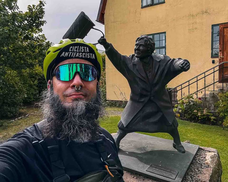 If you love exploring European destinations that offer more than just pretty postcard views like I do, I believe the coastal town of Varberg in Sweden, needs to be on your travel radar. But not for the historical fortress and beautful beaches that you can find there. Varberg is where you’re going to find a fascinating and fiercely debated piece of public art: the statue of The Woman With the Handbag.