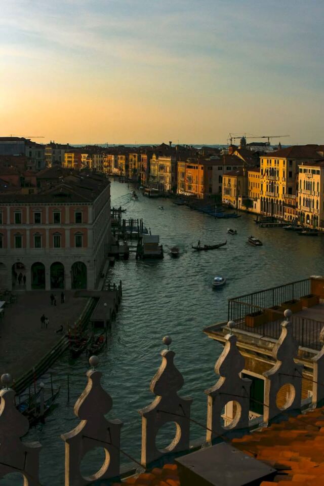 On my trip to Venice in 2024, I saw what I believe is the best and most amazing unobstructed view of Venice. And it wasn't from an ancient bell tower but from the roof of a luxury shopping center: the Fondaco dei Tedeschi. And here is the story behind the view from the Fondaco dei Tedeschi.