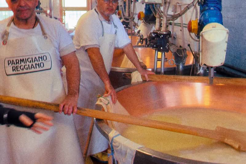 Early in 2026, I was in Bologna for a few days to celebrate a friend's birthday, and since we were a bunch of people in town, we looked for something special to do. This is how we ended up booking a Parmigiano Reggiano tour at Caseificio Ugolotti, a family-run dairy located just on the outskirts of Parma.