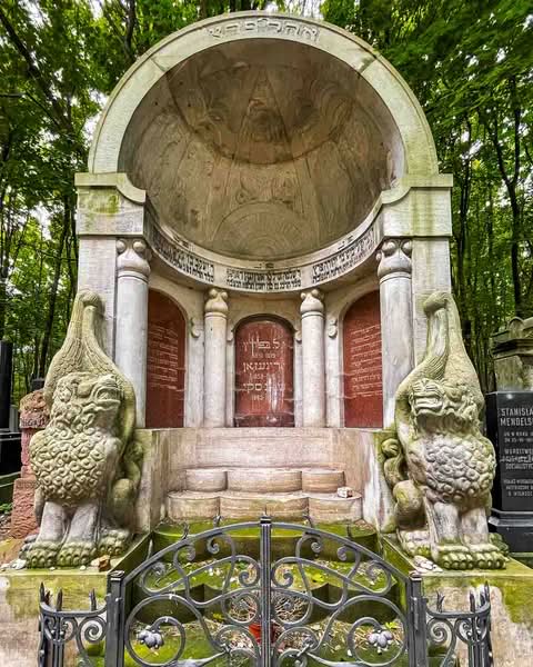 It is the Okopowa Street Jewish Cemetery. Spanning a bit over 33 hectares and containing upwards of 250,000 graves, it stands as the largest Jewish cemetery in Poland and one of the largest in Europe. There is a remarkable void in the landscape of the capital, where pre-war Warsaw is mainly unaltered and where moss, carved stone, and deep silence all serve as direct windows into the past.