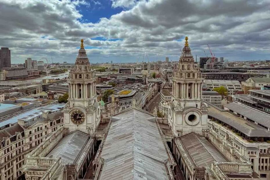 There is something almost magical about seeing the city of London from above. And only a few vantage points match the historical thrill of conquering the city’s most famous baroque masterpiece. Rising above the financial district, the legendary dome of St. Paul’s Cathedral invites people to trade the busy streets below for a panoramic reward above.