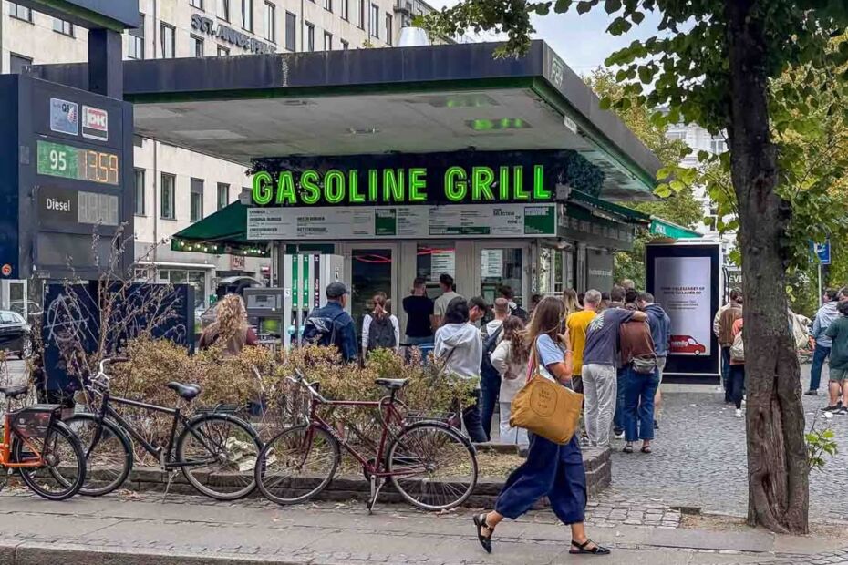 The Gasoline Grill may need to be on your itinerary if you are hoping for an unforgettable dining experience while visiting the Danish capital. And, for you to be able to understand where the name comes from, you have to visit their original location in the center of Copenhagen, neatly placed near Nyhavn and Kongens Nytorv.